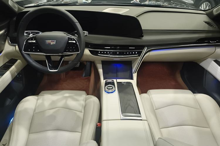 Used Cadillac CT6 2023 28T Luxury Version Center Console