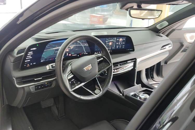 Used Cadillac CT6 2023 28T Platinum Edition Center Console