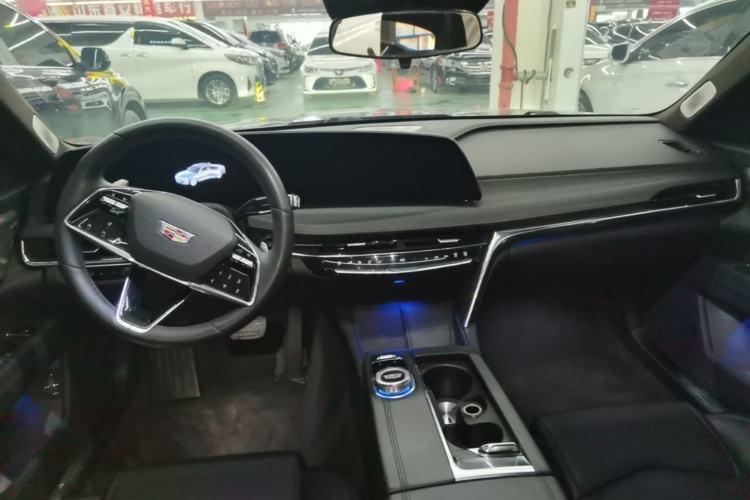 Used Cadillac CT6 2023 28T Luxury Version Center Console