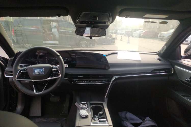 Used Cadillac CT6 2023 28T Luxury Version Center Console