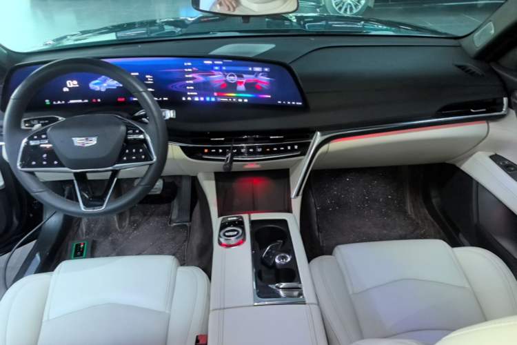 Used Cadillac CT6 2023 28T Luxury Version Center Console