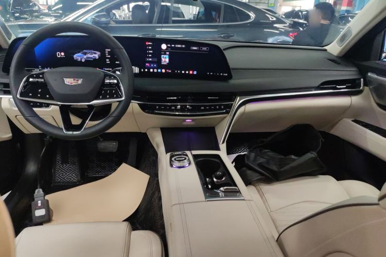 Used Cadillac CT6 2023 28T Luxury Version Center Console