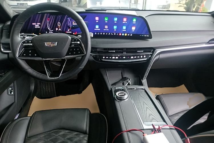 Used Cadillac CT6 2023 28T Platinum Edition Center Console