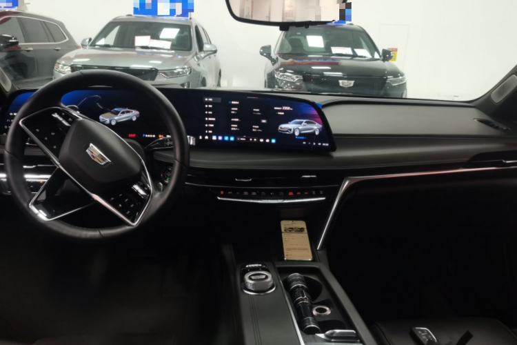 Used Cadillac CT6 2023 28T Platinum Edition Center Console