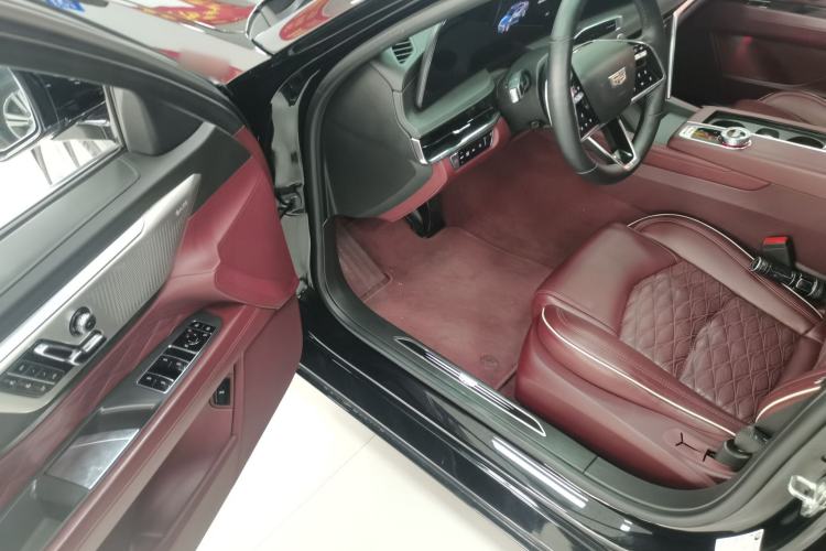 Used Cadillac CT6 2023 28T Platinum Edition Driver Seat