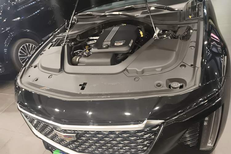Used Cadillac CT6 2023 28T Luxury Version Engine Bay