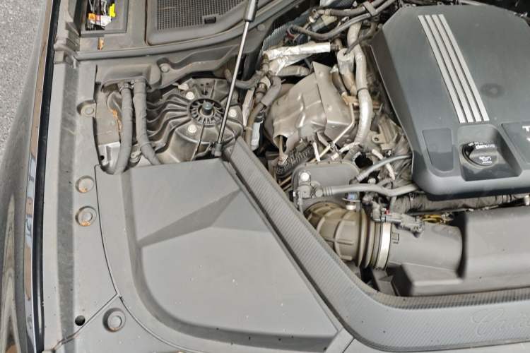Used Cadillac CT6 2023 28T Luxury Version Engine Bay Right