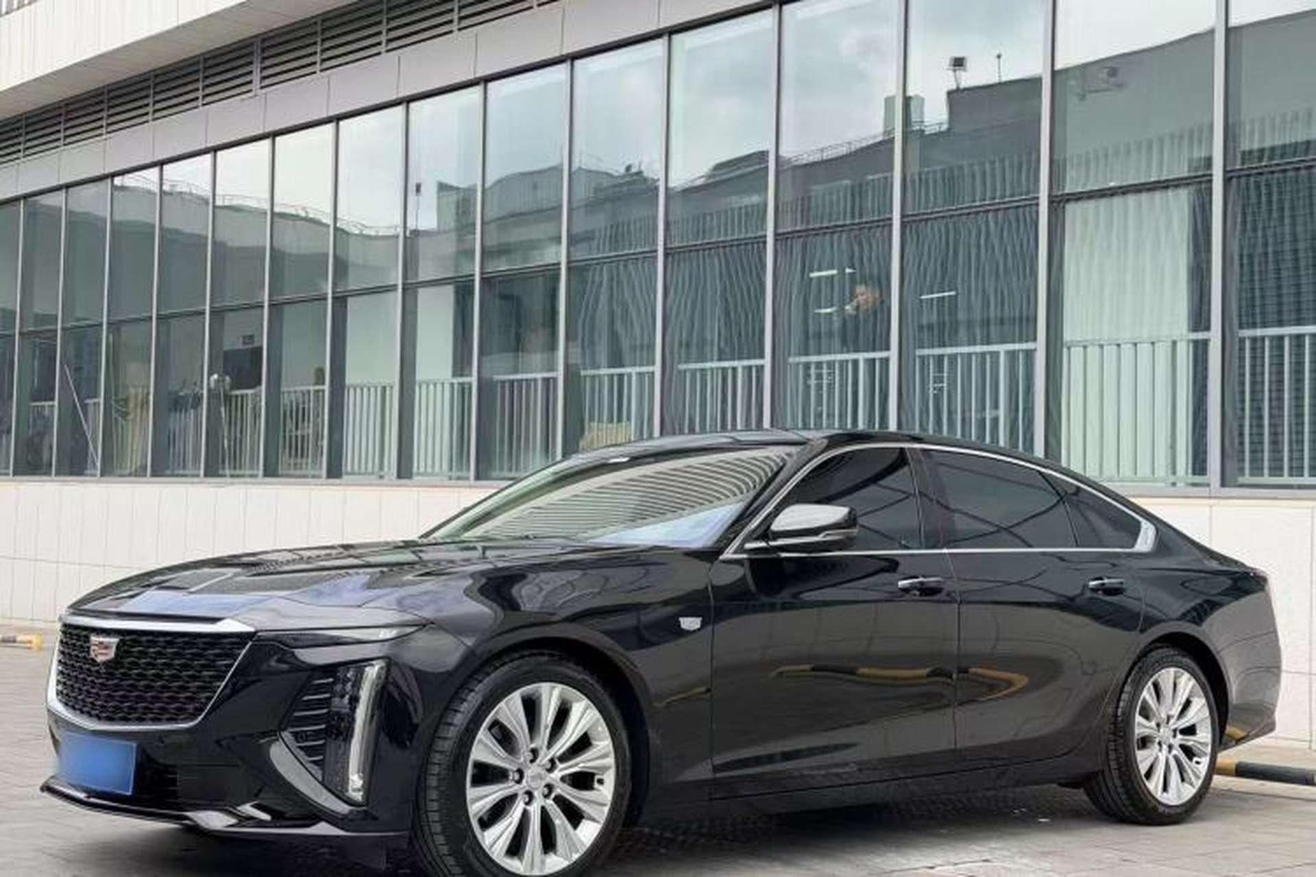 Used Cadillac CT6 2023 28T Luxury Version Front Left 45 Deg