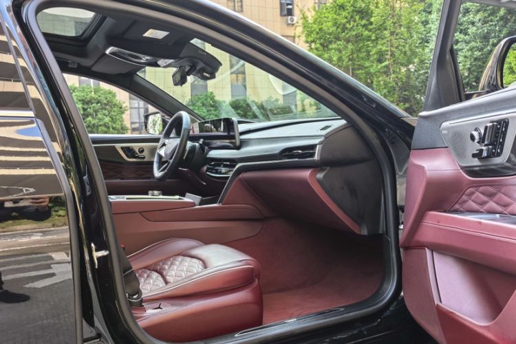Used Cadillac CT6 2023 28T Platinum Edition Interior 3