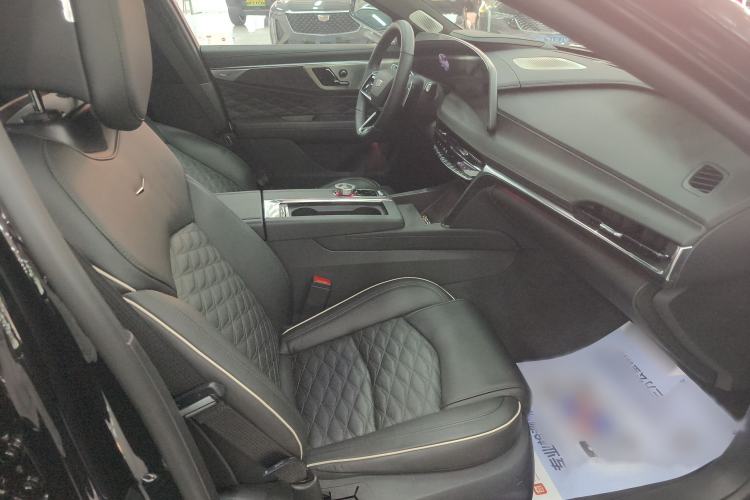 Used Cadillac CT6 2023 28T Platinum Edition Interior 4