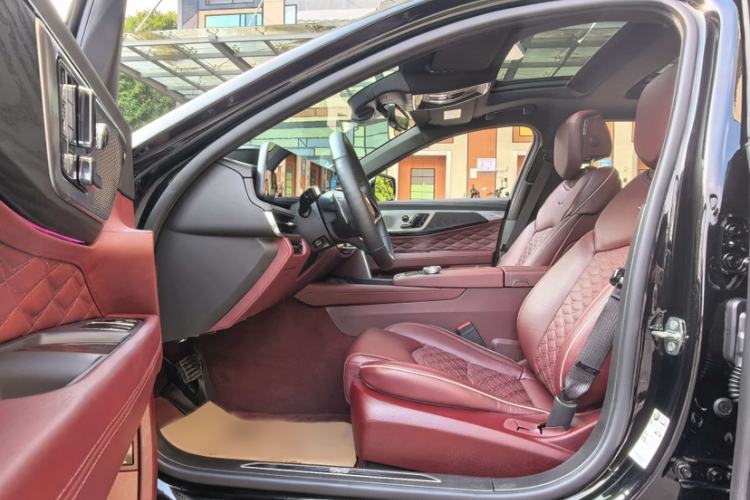 Used Cadillac CT6 2023 28T Platinum Edition Interior 4