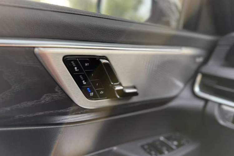 Used Cadillac CT6 2023 28T Luxury Version Interior 6