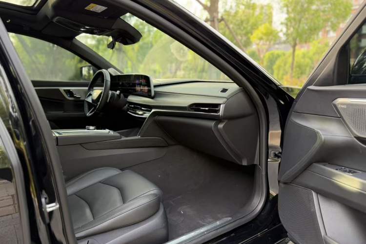 Used Cadillac CT6 2023 28T Luxury Version Interior 8
