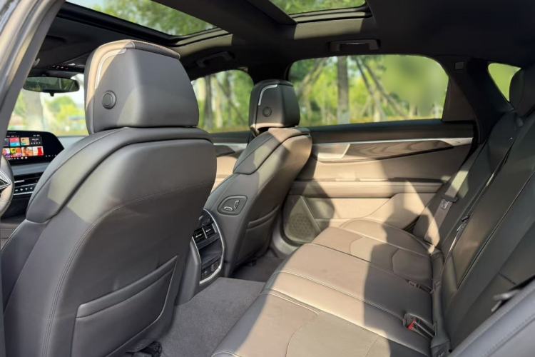 Used Cadillac CT6 2023 28T Luxury Version Interior 9