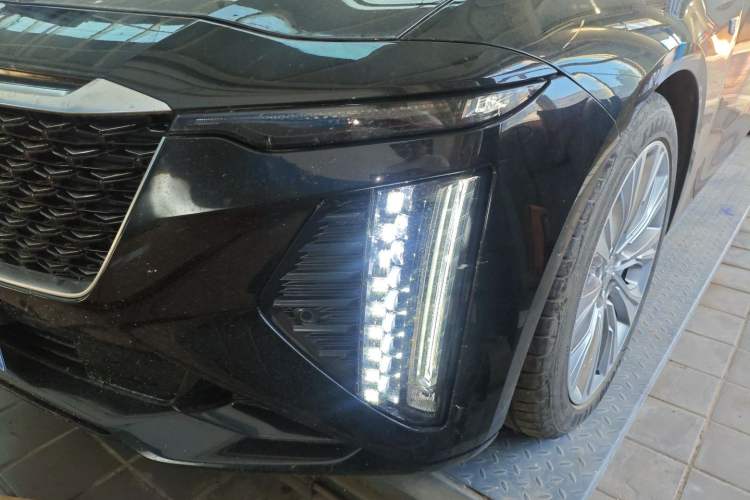 Used Cadillac CT6 2023 28T Platinum Edition Left Front Headlight