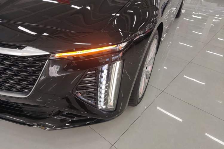 Used Cadillac CT6 2023 28T Platinum Edition Left Front Headlight
