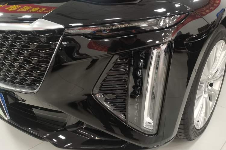 Used Cadillac CT6 2023 28T Platinum Edition Left Front Headlight