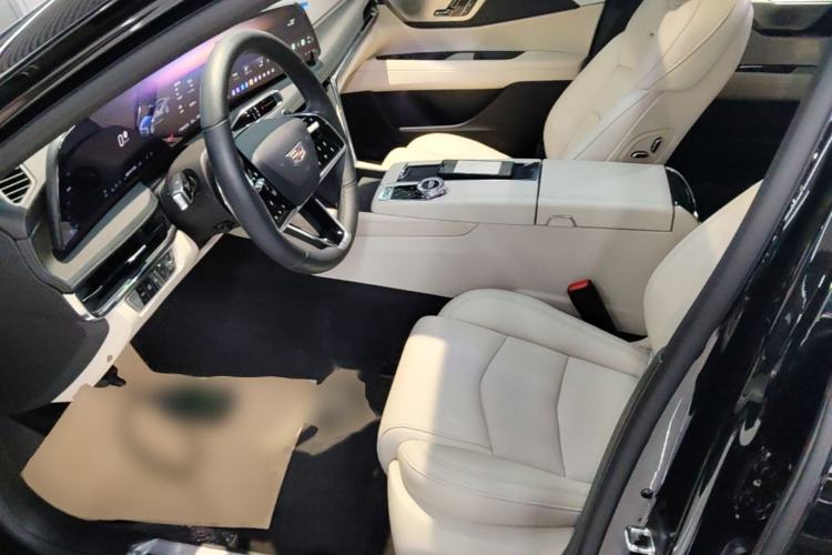 Used Cadillac CT6 2023 28T Luxury Version Left Front Seat
