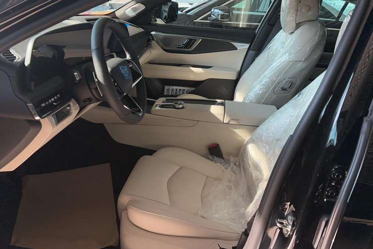 Used Cadillac CT6 2023 28T Luxury Version Left Front Seat