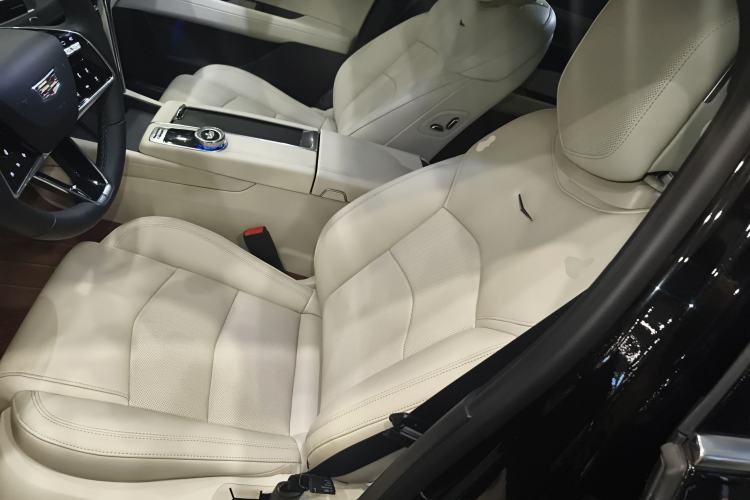 Used Cadillac CT6 2023 28T Luxury Version Left Front Seat