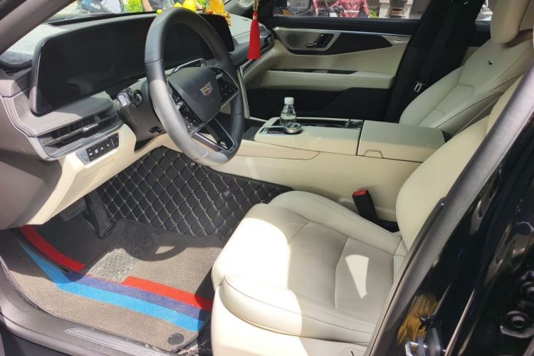Used Cadillac CT6 2023 28T Luxury Version Left Front Seat