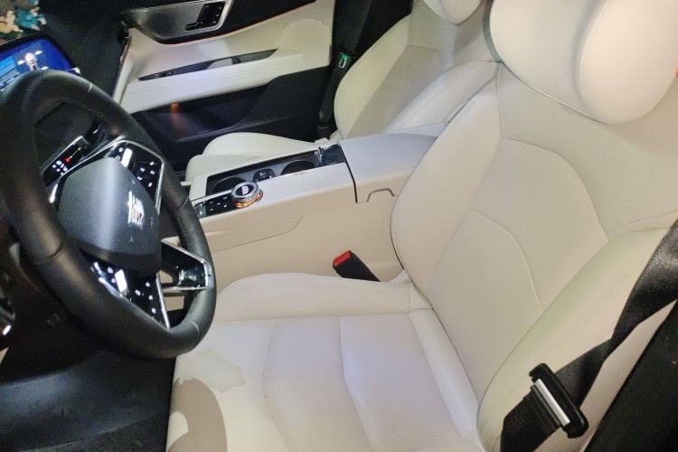 Used Cadillac CT6 2023 28T Luxury Version Left Front Seat