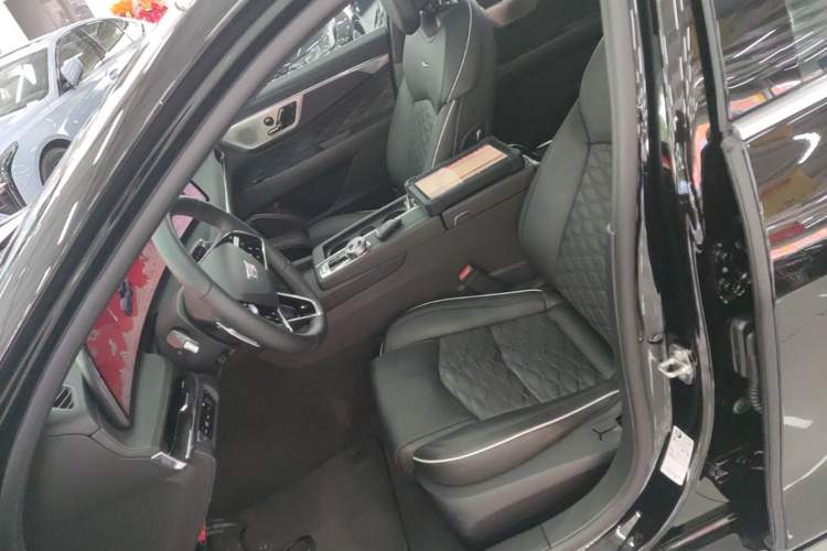 Used Cadillac CT6 2023 28T Platinum Edition Left Front Seat