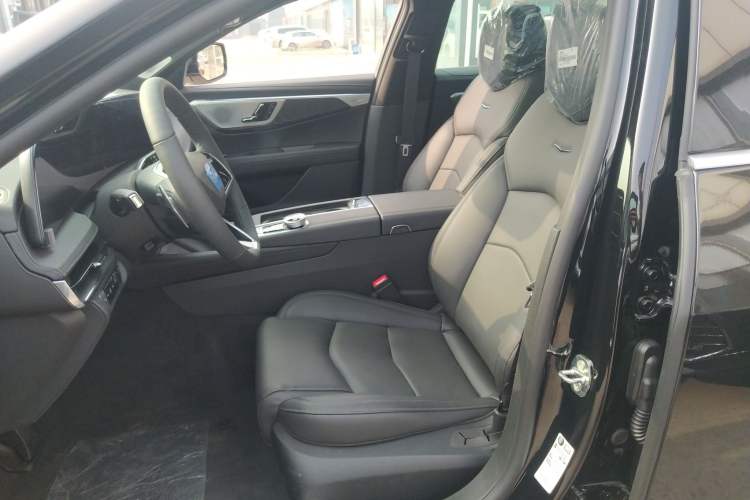 Used Cadillac CT6 2023 28T Luxury Version Left Front Seat