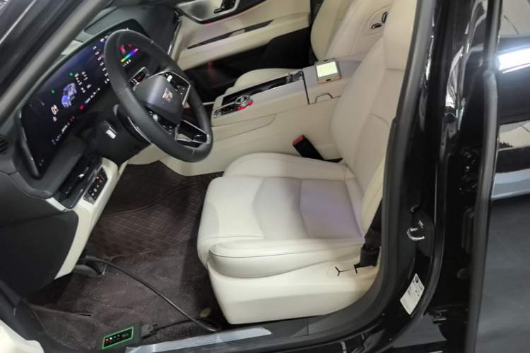 Used Cadillac CT6 2023 28T Luxury Version Left Front Seat