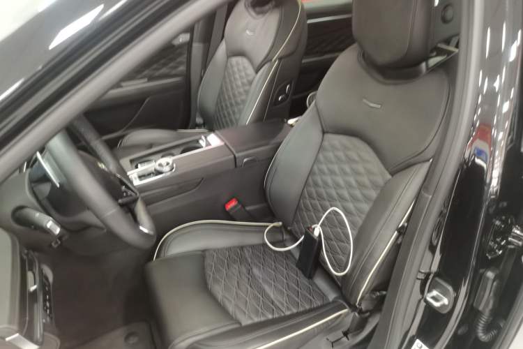 Used Cadillac CT6 2023 28T Platinum Edition Left Front Seat
