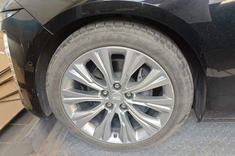 Used Cadillac CT6 2023 28T Platinum Edition Left Front Wheel Hub