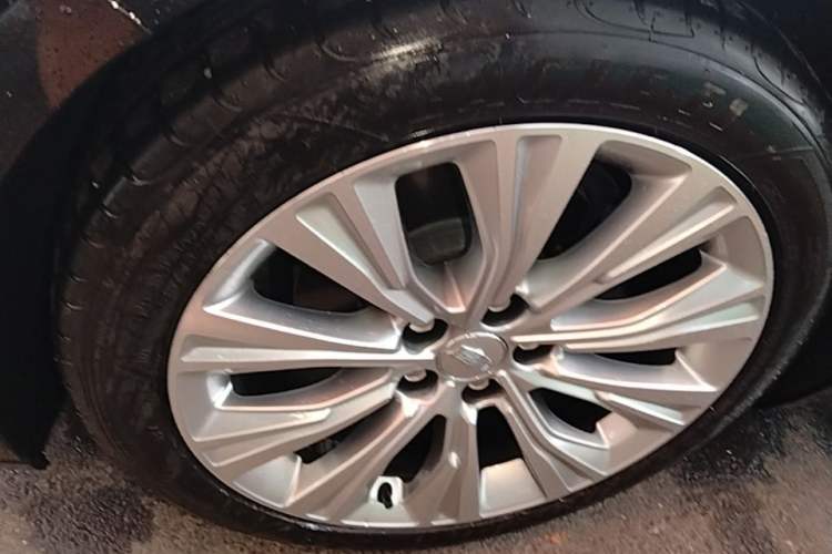 Used Cadillac CT6 2023 28T Prestige Model Left Front Wheel Hub