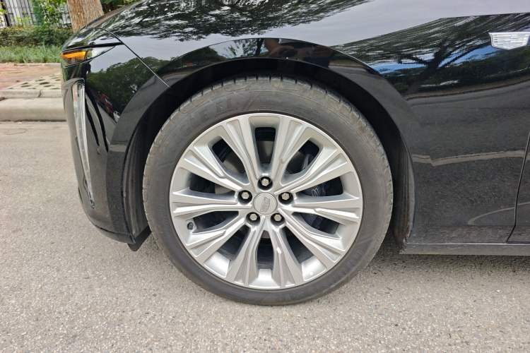 Used Cadillac CT6 2023 28T Prestige Model Left Front Wheel Hub
