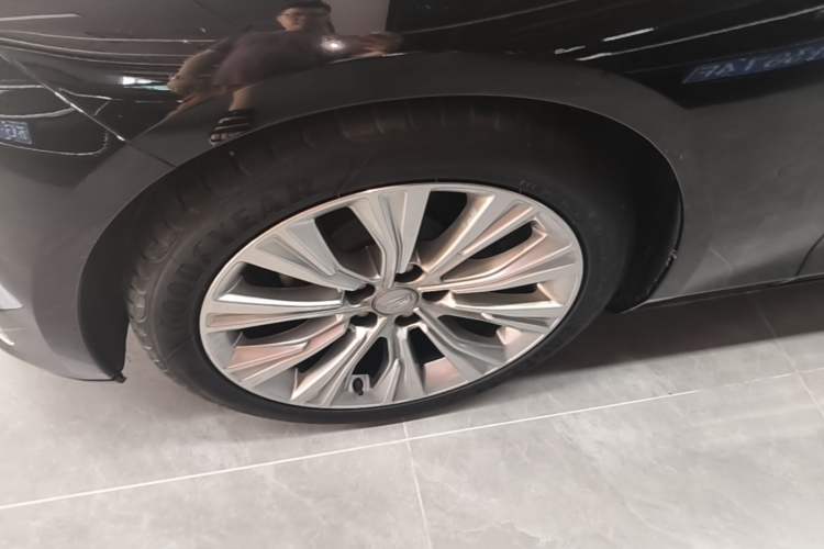 Used Cadillac CT6 2023 28T Prestige Model Left Front Wheel Hub