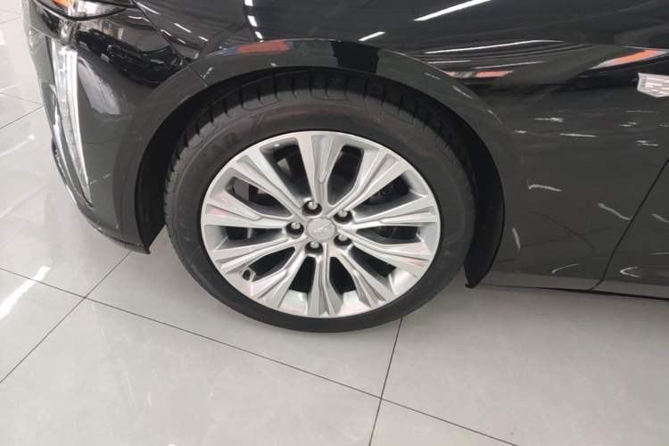 Used Cadillac CT6 2023 28T Platinum Edition Left Front Wheel Hub