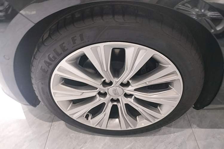 Used Cadillac CT6 2023 28T Platinum Edition Left Front Wheel Hub