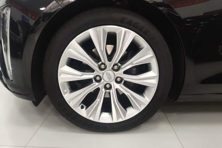 Used Cadillac CT6 2023 28T Platinum Edition Left Front Wheel Hub