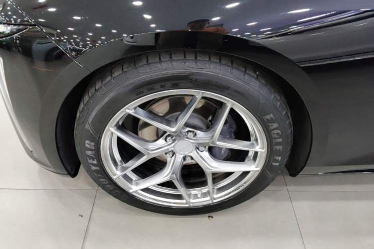 Used Cadillac CT6 2023 28T Prestige Model Left Front Wheel Hub