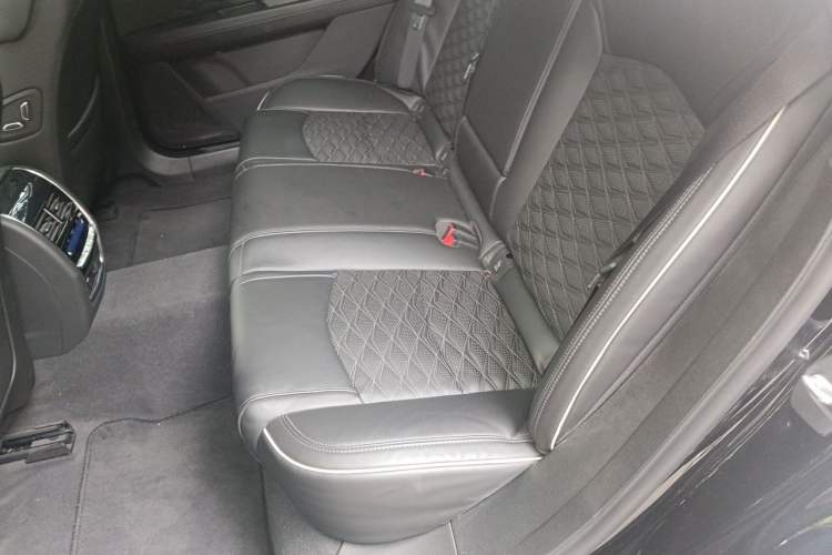 Used Cadillac CT6 2023 28T Luxury Version Left Rear Seat