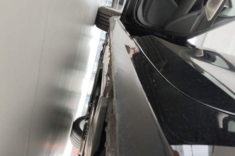 Used Cadillac CT6 2023 28T Platinum Edition Left Side Sill