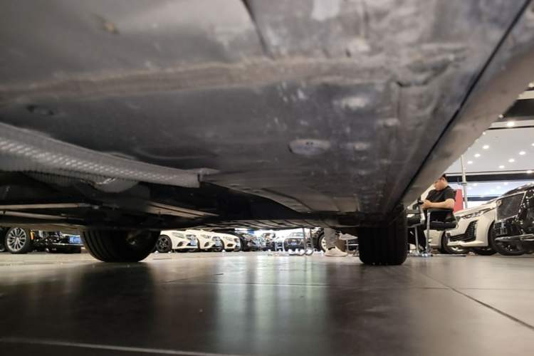 Used Cadillac CT6 2023 28T Prestige Model Left Side Sill