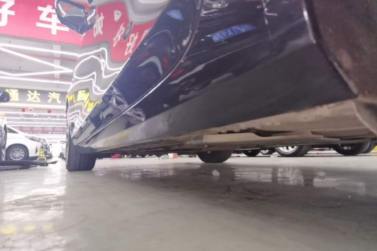 Used Cadillac CT6 2023 28T Luxury Version Left Side Sill