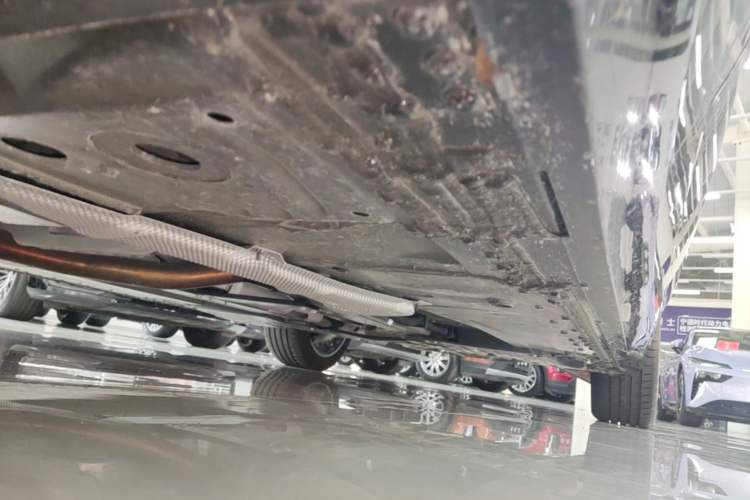 Used Cadillac CT6 2023 28T Platinum Edition Left Side Sill