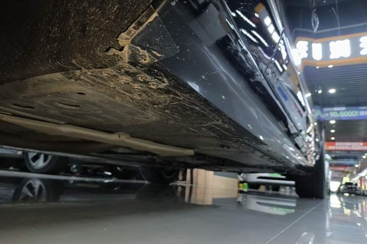 Used Cadillac CT6 2023 28T Luxury Version Left Side Sill