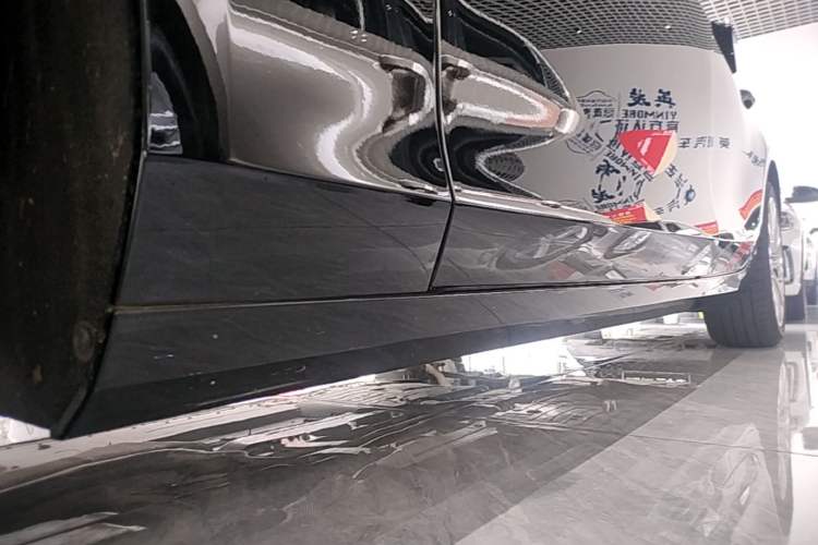 Used Cadillac CT6 2023 28T Platinum Edition Left Side Sill