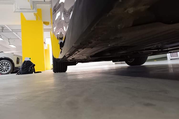Used Cadillac CT6 2023 28T Luxury Version Left Side Sill