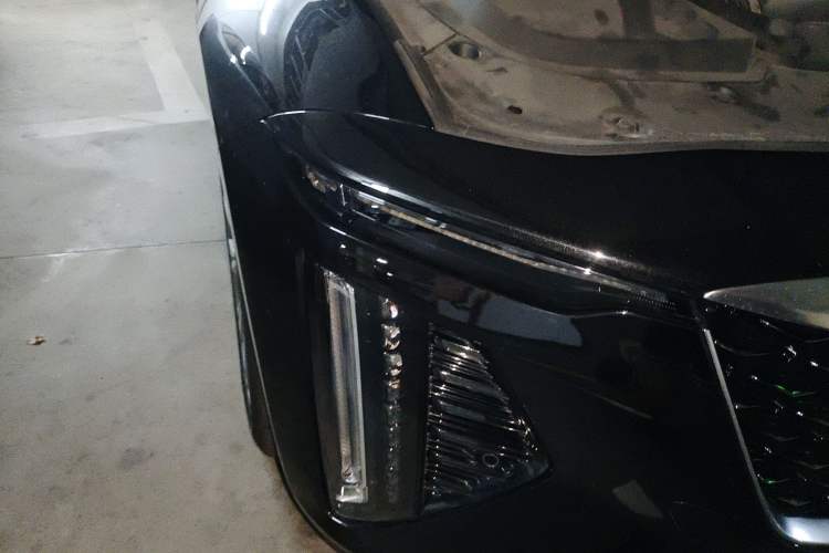 Used Cadillac CT6 2023 28T Luxury Version Right Front Headlight