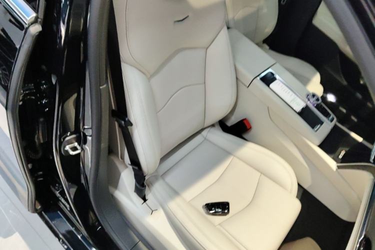 Used Cadillac CT6 2023 28T Luxury Version Right Front Seat