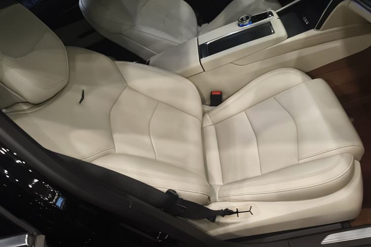 Used Cadillac CT6 2023 28T Luxury Version Right Front Seat