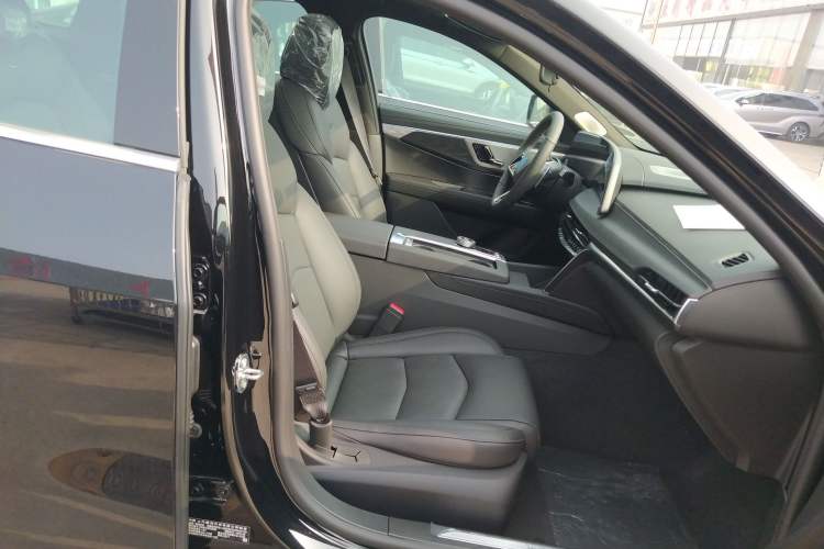 Used Cadillac CT6 2023 28T Luxury Version Right Front Seat